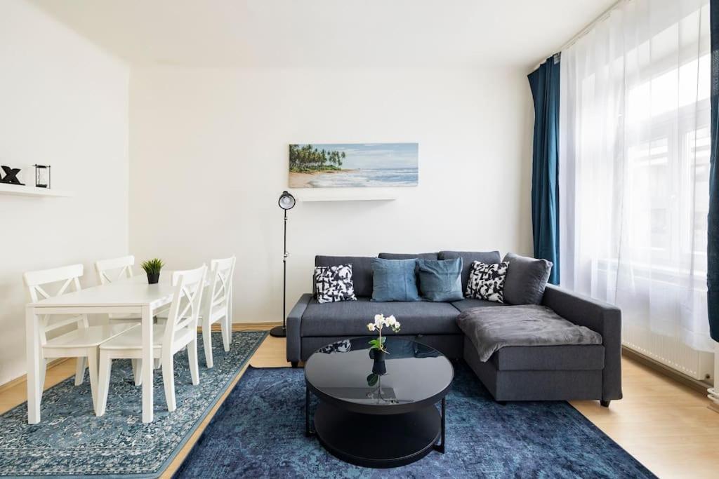 Beautiful 1 Bedroom Apartment Near Schoenbrunn เวียนนา ภายนอก รูปภาพ