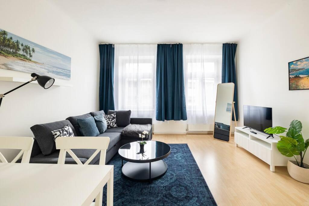 Beautiful 1 Bedroom Apartment Near Schoenbrunn เวียนนา ภายนอก รูปภาพ